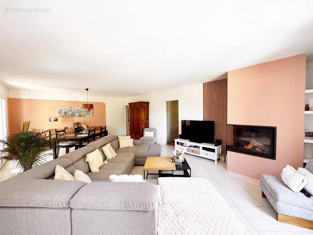 Maison à ROQUEBRUNE-SUR-ARGENS