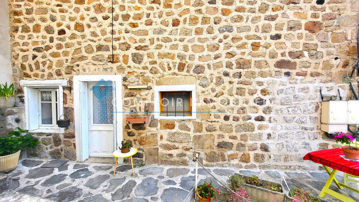 Ardèche (07) A vendre Le Chambon - Appartement T3bis dans maison de Village très propre, garage, plus annexe - photo 4