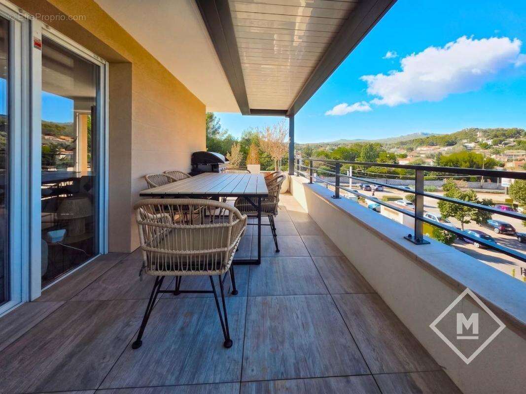 À découvrir sans tarder ! Superbe T3 coup de cœur en dernier étage avec terrasse de 40 m² – Château-Gombert - photo 2