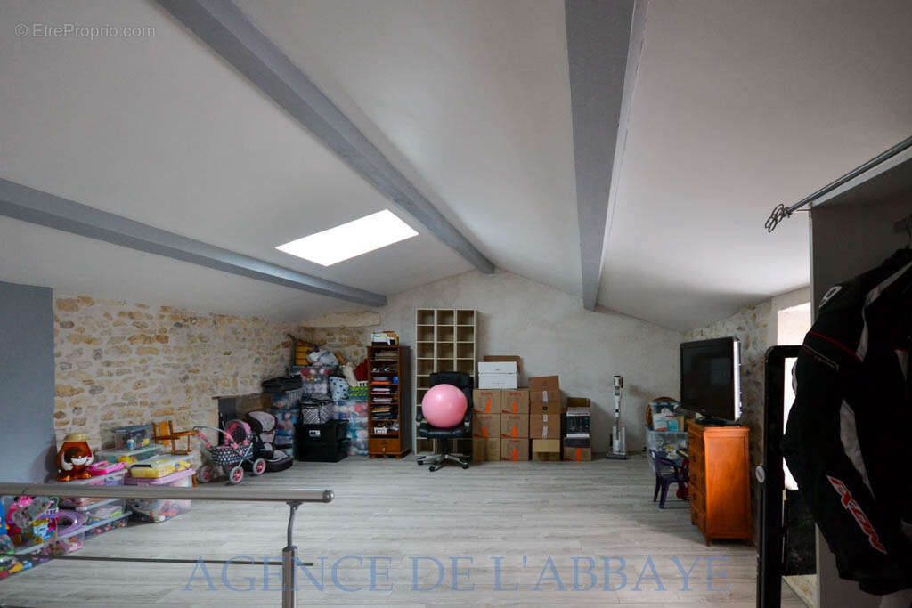 Maison à MONTPELLIER-DE-MEDILLAN