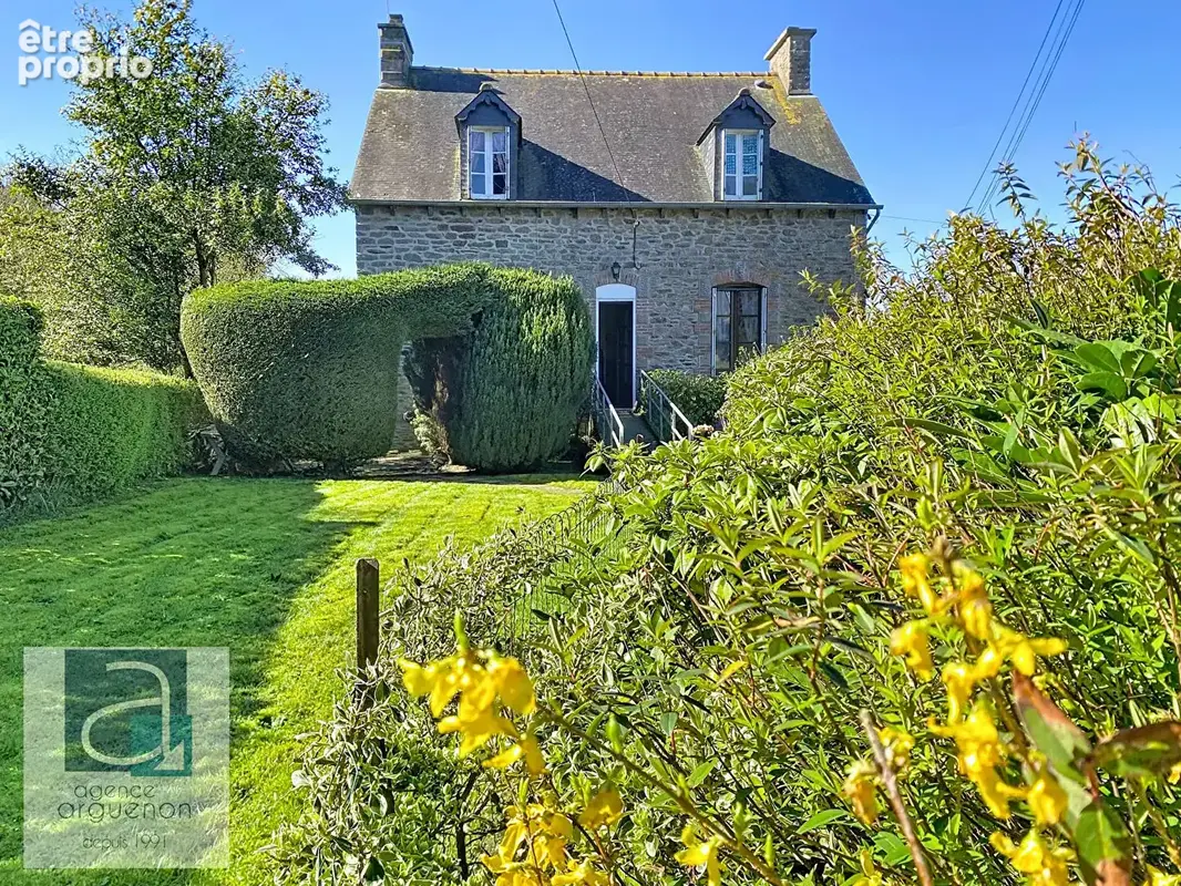 Maison à PLOUGUENAST