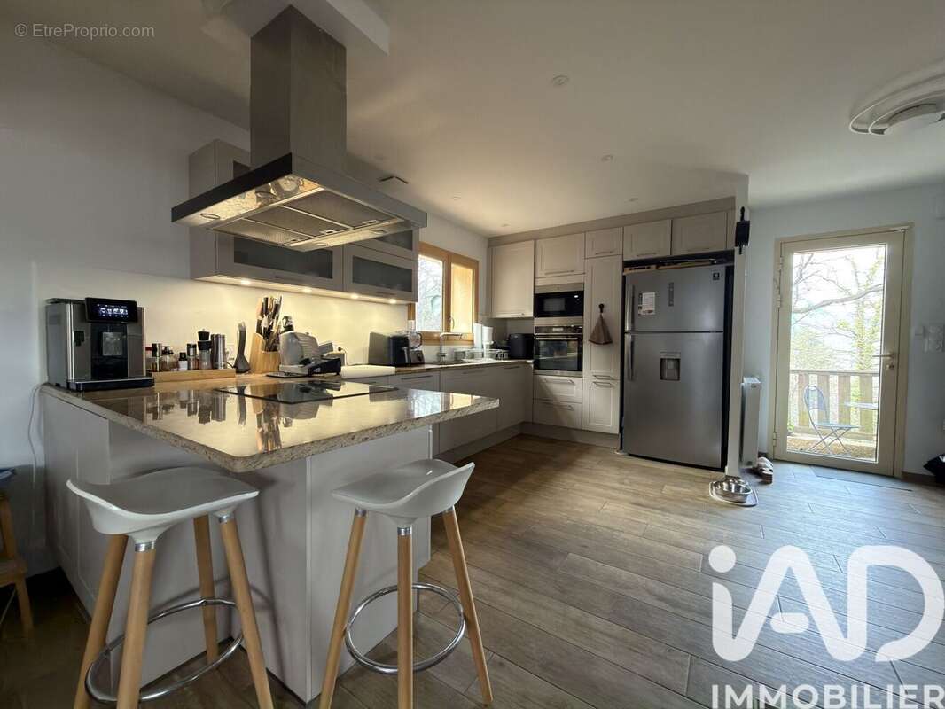 Maison 144 m² à Serralongue  - photo 4