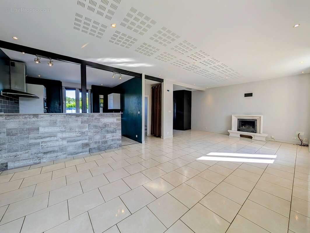 Le Douvez - Maison habitable sans travaux - 3 chambres - sous sol intégral et combles aménagés - GUIPAVAS (29) - photo 4