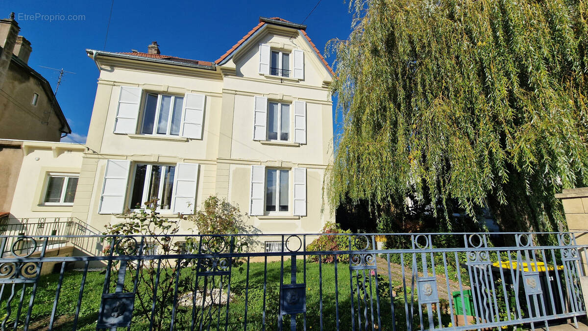 Maison à COURCELLES-CHAUSSY