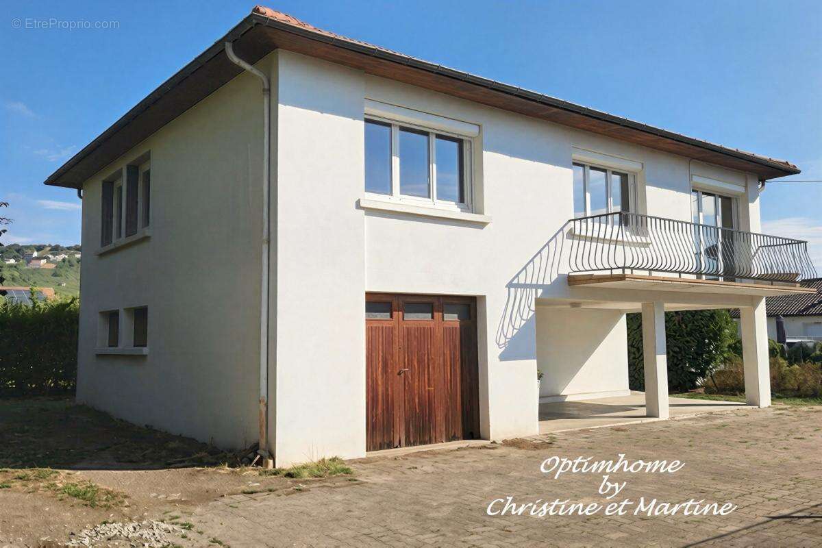Maison à rénover à Blanzat – 3 chambres, garage, pièces annexes et terrain de 477 m² - photo 2