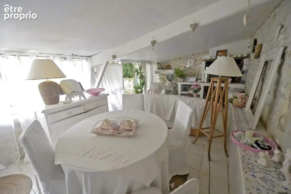 Maison 190 m² à Meursac  - photo 8