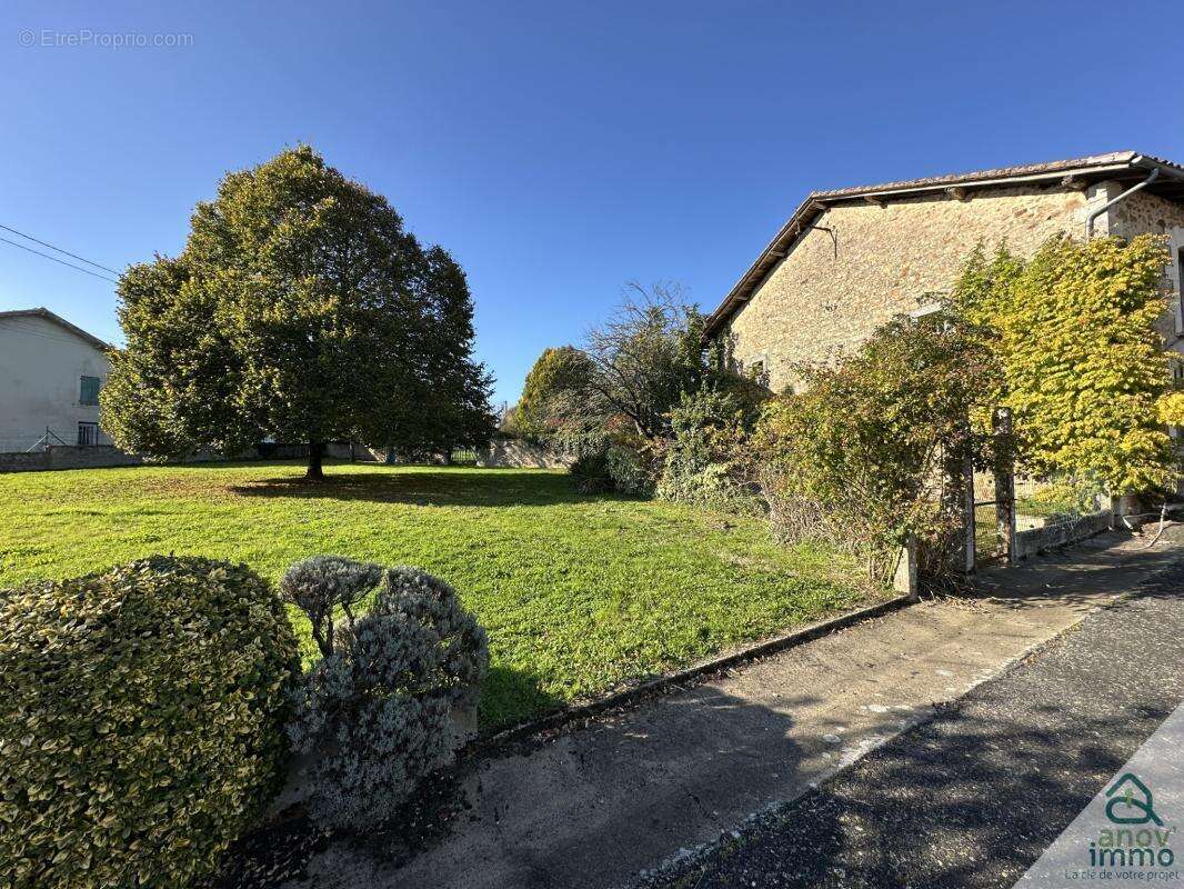 Maison à MASSIGNAC