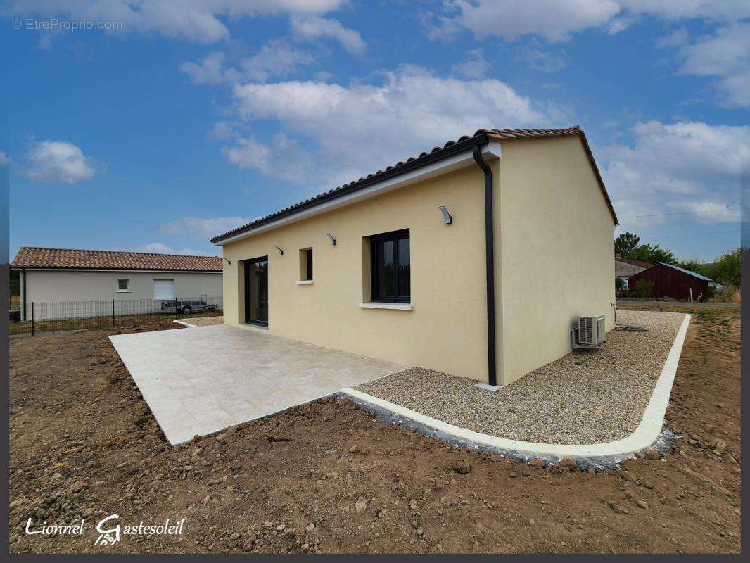 Maison à vendre de plain pied 3 pièces deux chambres sans travaux finition premium sur la commune du FLEIX (24) - photo 2