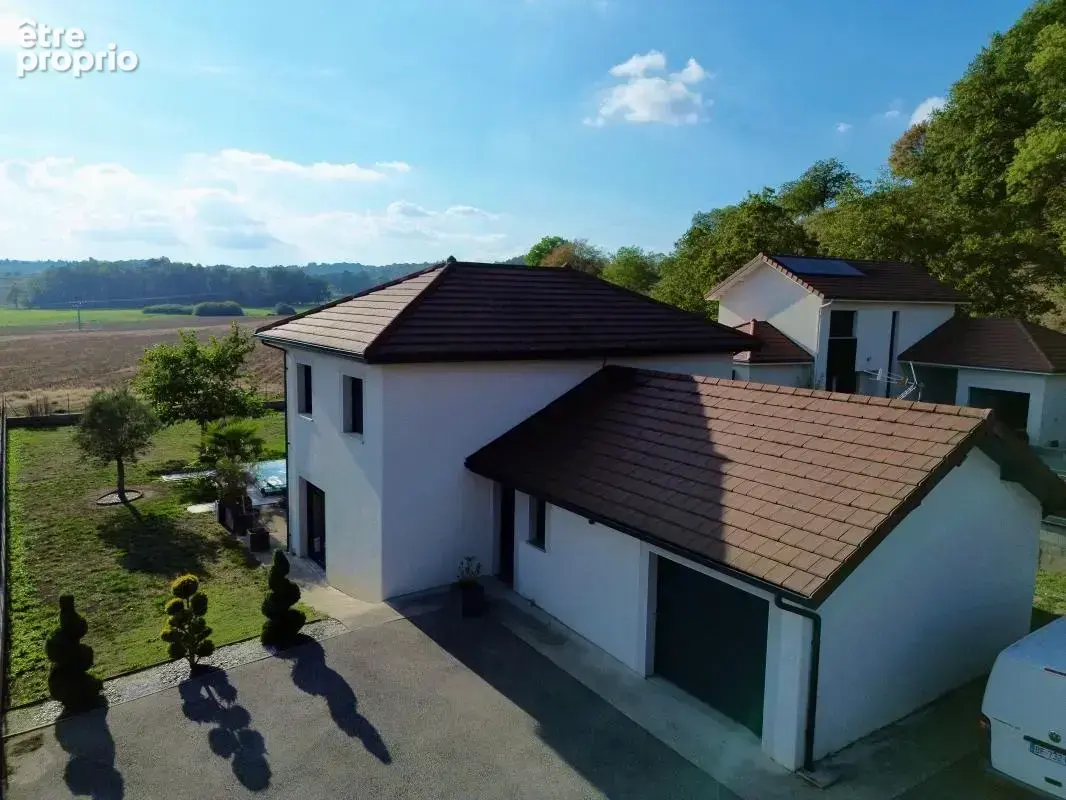 Maison À Vendre - Montferrat – Maison contemporaine avec piscine et vue dégagée - photo 2