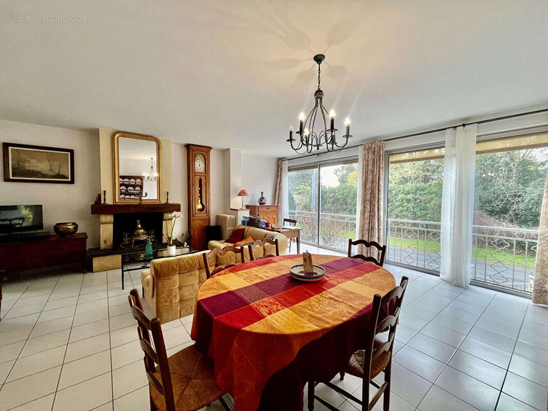 Secteur CASTELMORON-SUR-LOT, dans un secteur résidentiel à proximité des commerces, cette maison vous offre pas moins de 179,31  - photo 7