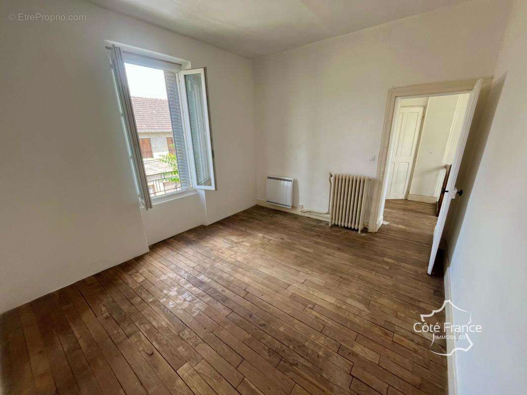 CLAMECY   Maison de 4 chambres rénovée avec jardin, cave et - photo 11