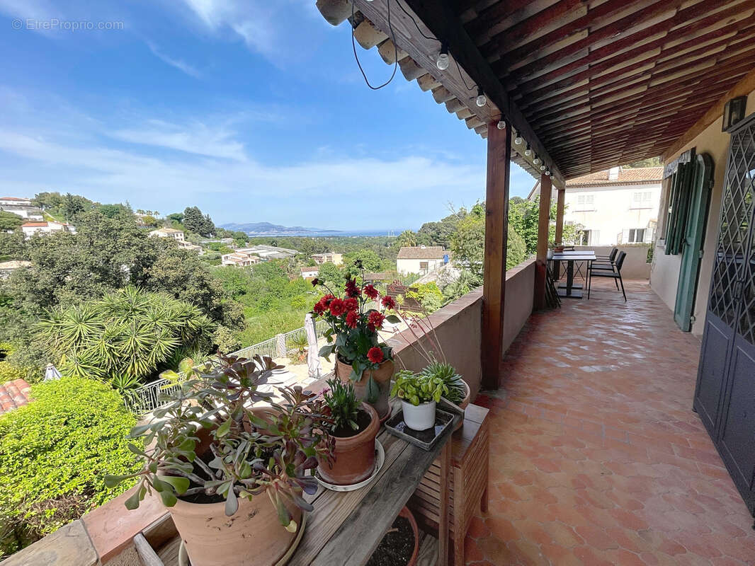 À VENDRE   Villa de charme avec vue mer, piscine chauffée et 6 chambres - photo 8