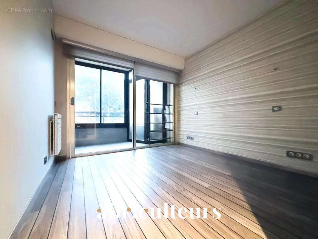 Élégant appartement rénové - 4 Pièces - Terrasse - 84m² - Vue mer panoramique - Juan-les-Pins - photo 18