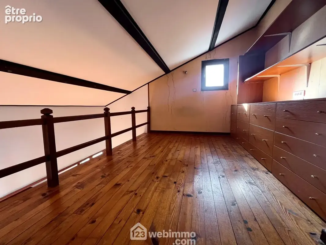 La mezzanine peut être une chambre ou un bureau