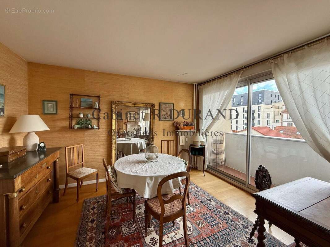 Appartement à COURBEVOIE