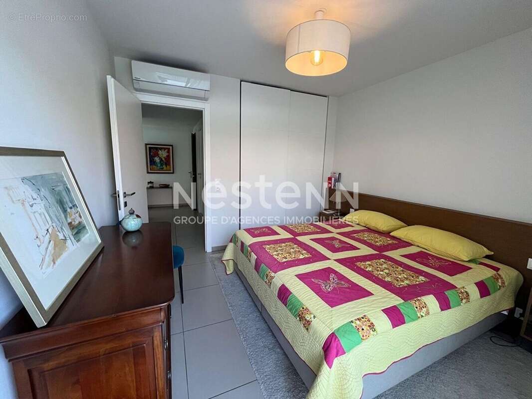 Appartement 3 pièces de 74 m2 situé en bordure de mer au centre du village, à l'entrée du port. - photo 16