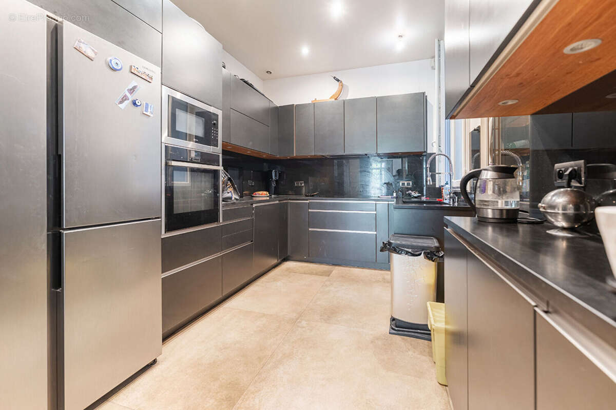 Appartement à NEUILLY-SUR-SEINE