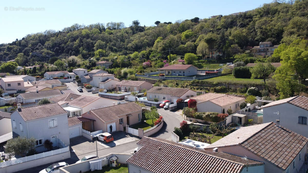 Maison à CHARMES-SUR-RHONE