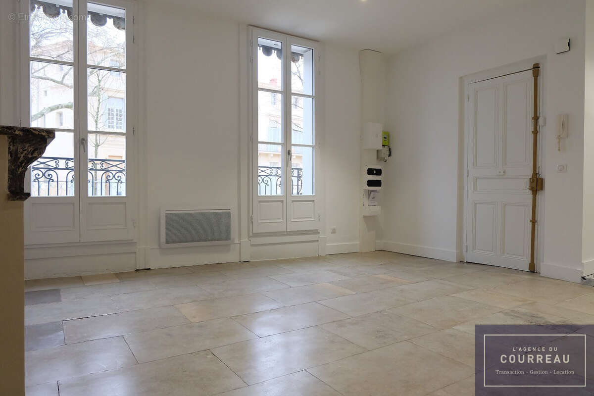 F3 renove avec gout - place de la canourgue - photo 4