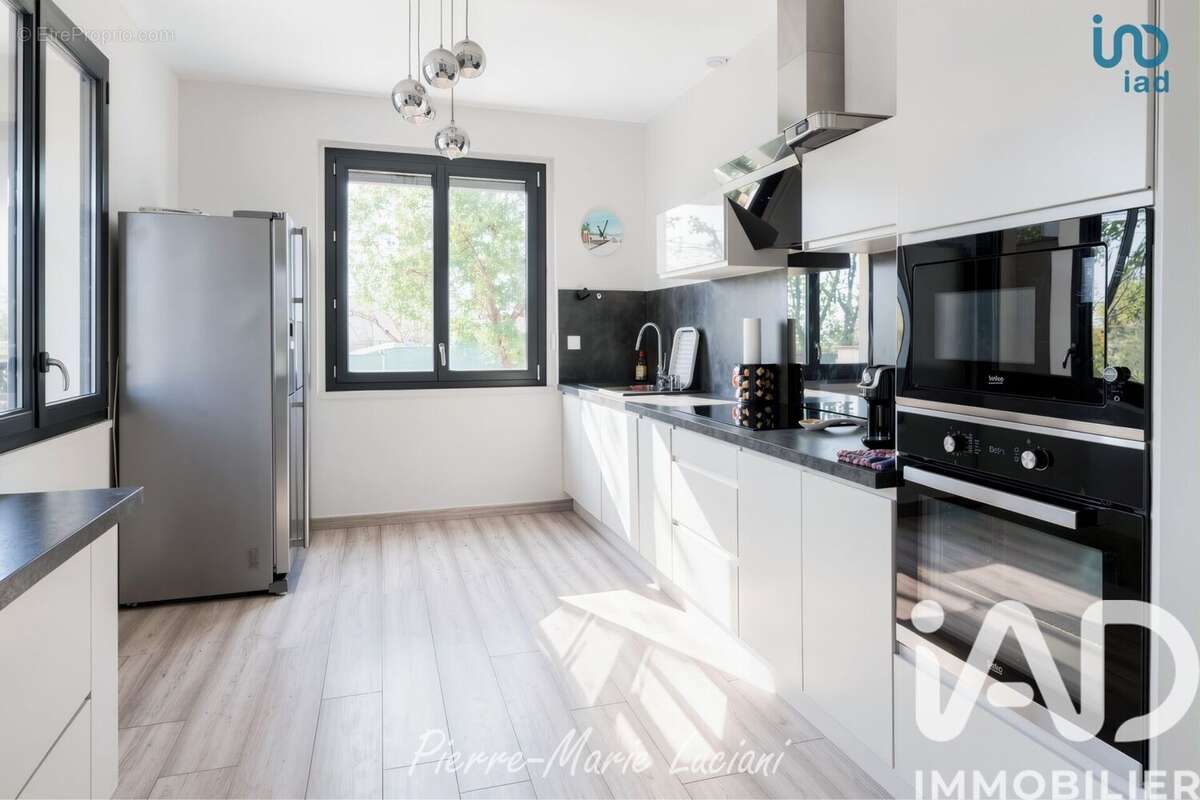 Photo 2 - Maison à LA MOTTE-D'AIGUES