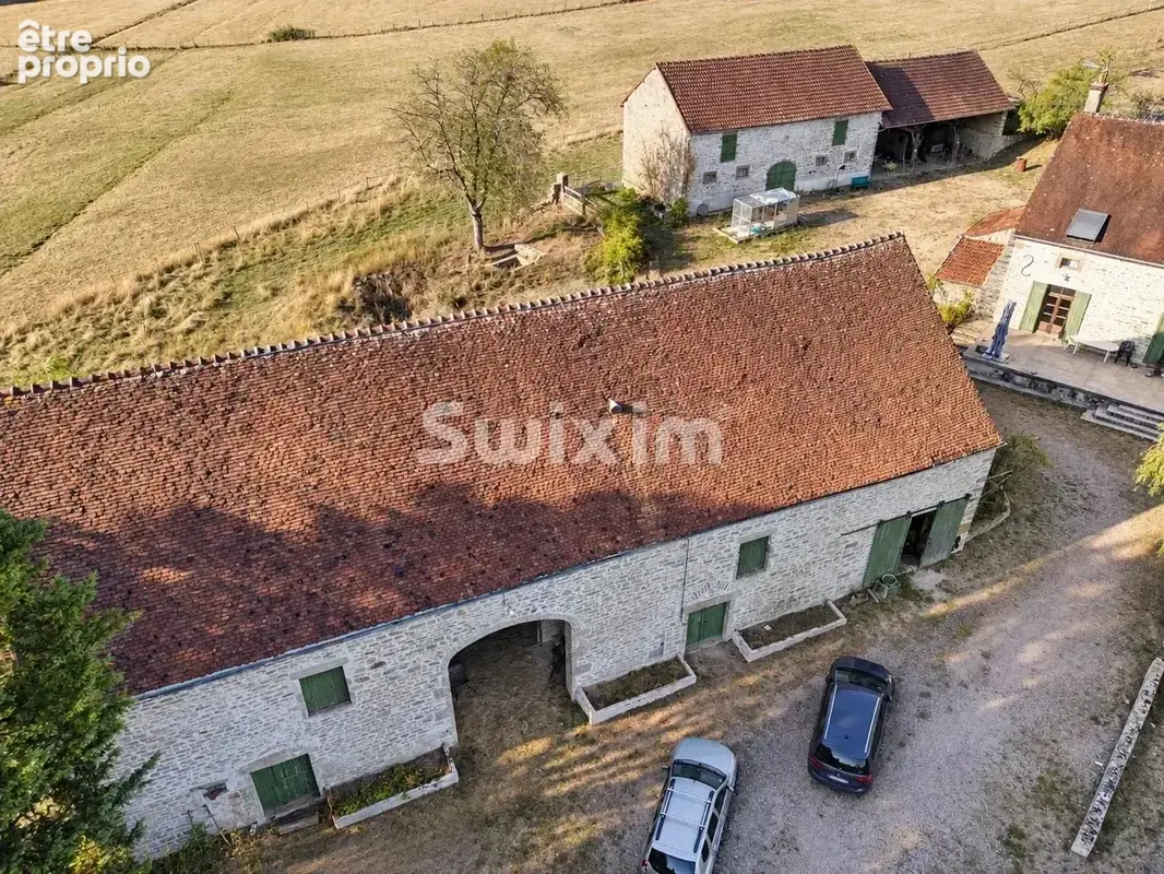 Un domaine à imaginer – 4 bâtiments sur près de 4 hectares clos - photo 2
