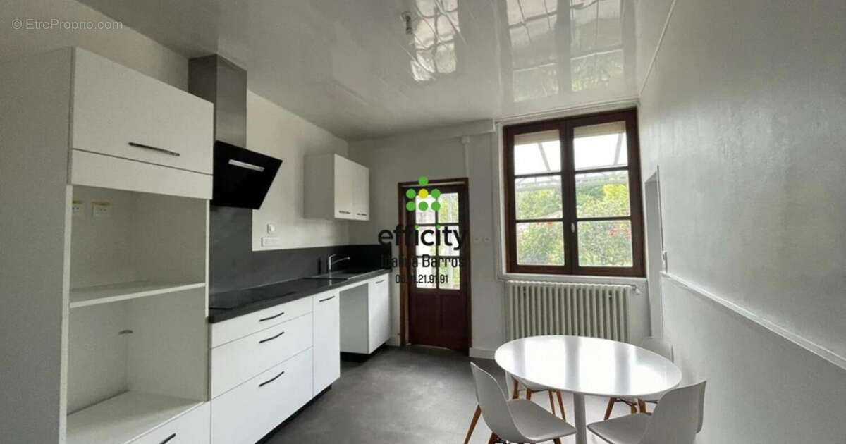 Maison à AIGRE
