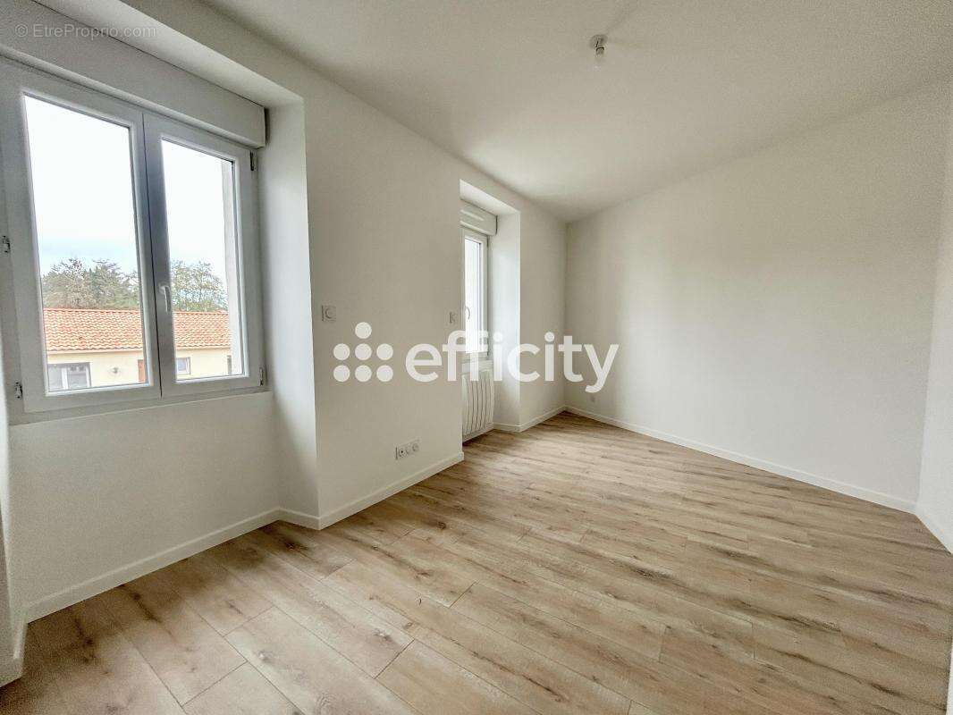 Maison à BEAULIEU-SOUS-LA-ROCHE