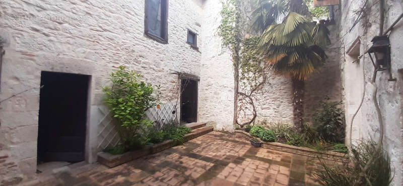 Maison à MONTPEZAT-DE-QUERCY