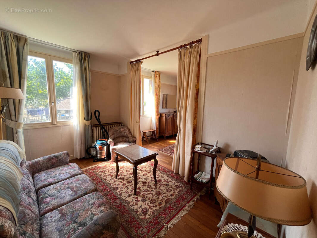 Maison à LES CLAYES-SOUS-BOIS