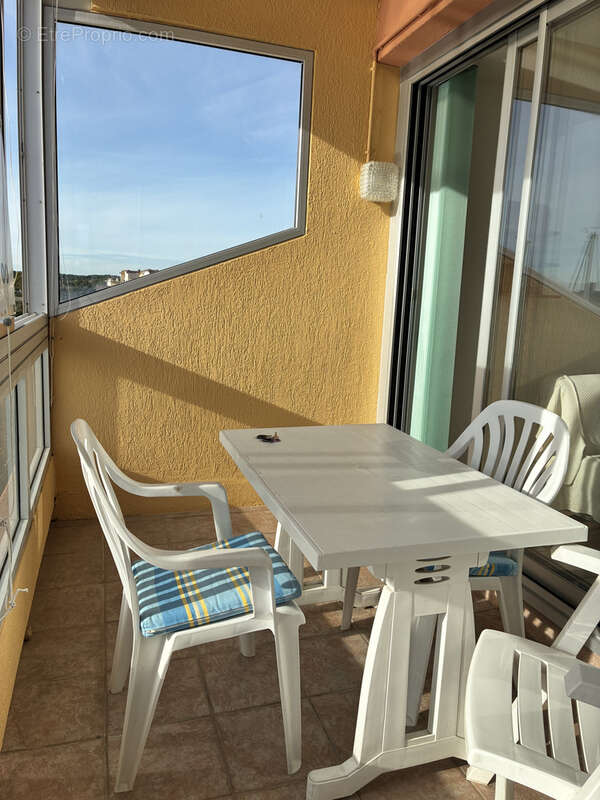 Gruissan port - rive gauche- appartement t2 avec terrasse et loggia vue port et tour de gruissan! - photo 7