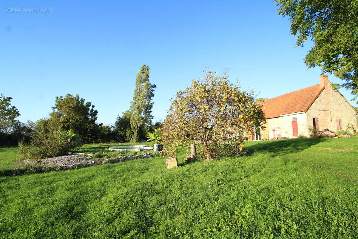 Maison à MONTAIGU-LE-BLIN
