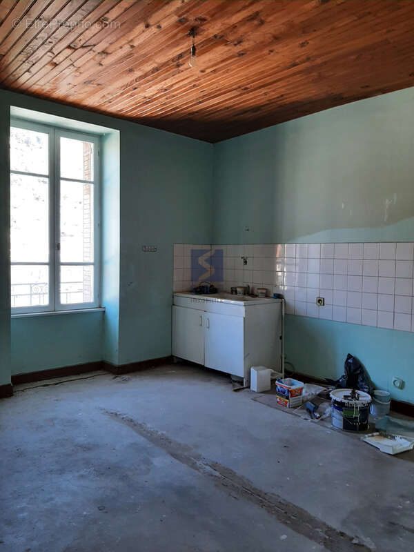 Appartement à SAINT-SAUVEUR-DE-MONTAGUT