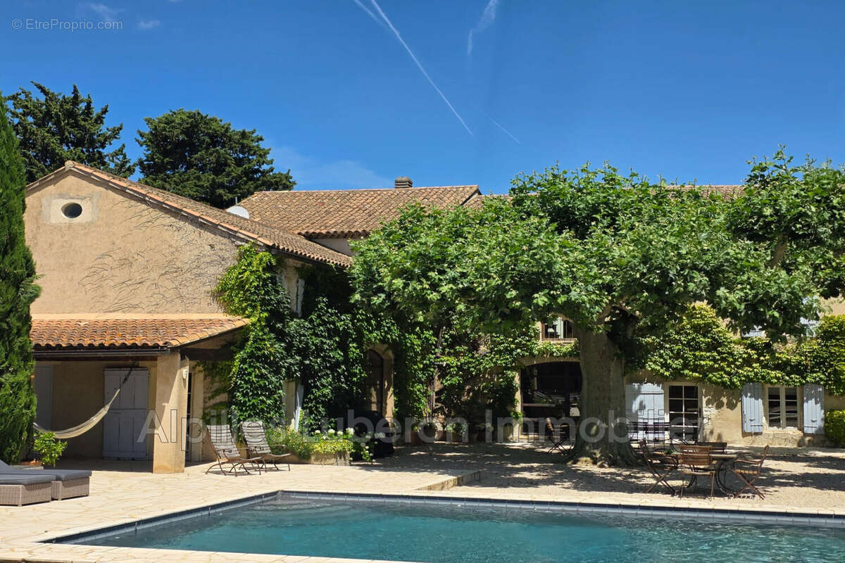 Maison à L'ISLE-SUR-LA-SORGUE