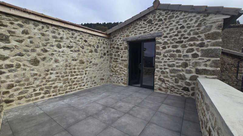 Maison à SAINT-MAURICE-EN-CHALENCON