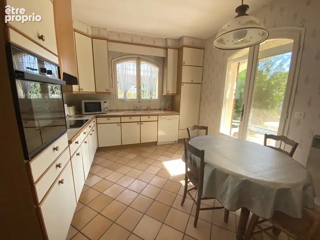 Miramas   villa t6 avec garage, terrasse et parcelle de 637 m2 - photo 5