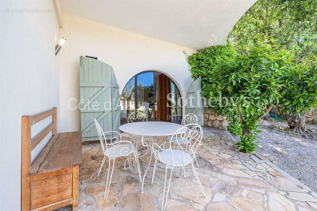 Maison provençale avec vue panoramique et piscine à Nice - photo 17