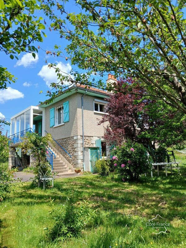 Maison à SAINT-ETIENNE-DE-MAURS