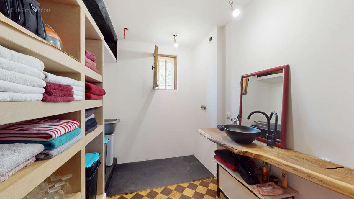 Maison à VILLENEUVE-L&#039;ARCHEVEQUE