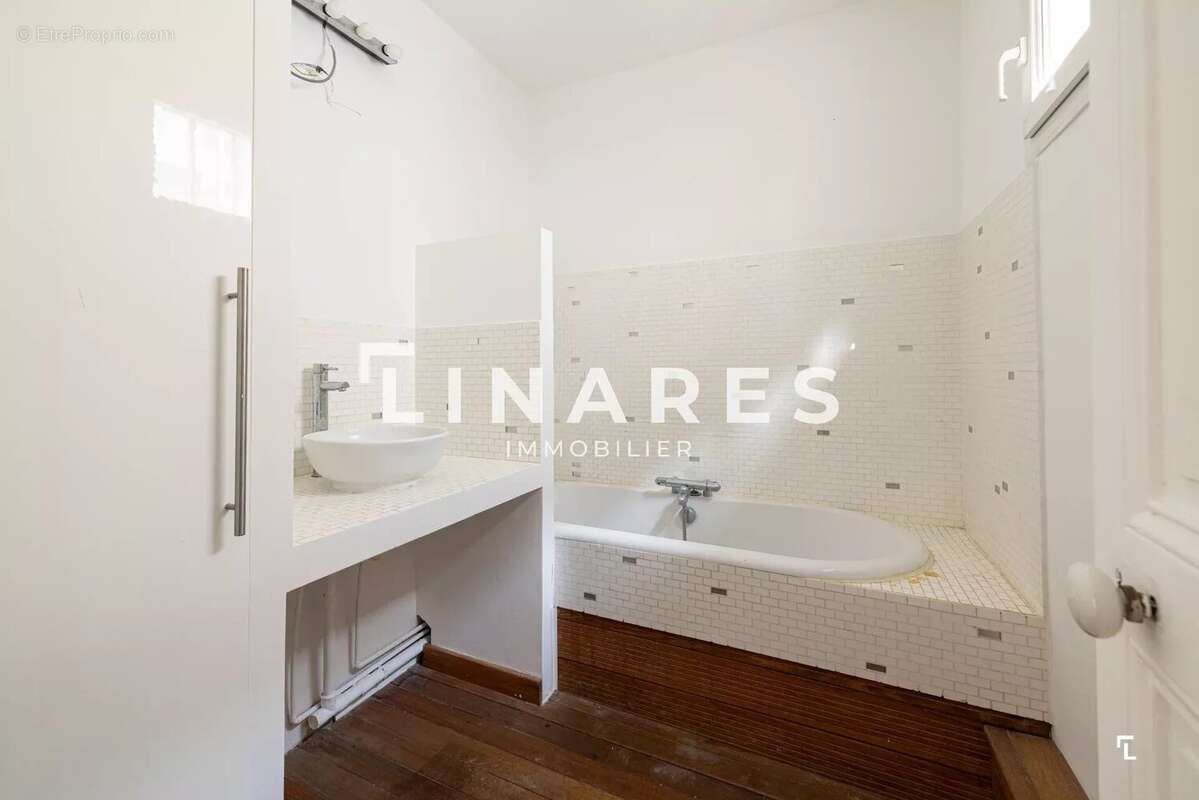 Appartement à MARSEILLE-1E