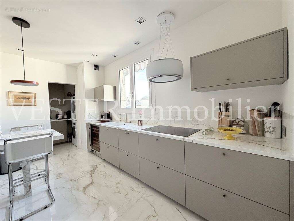 Appartement à PARIS-7E
