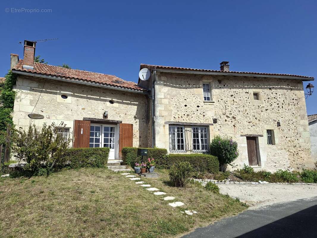 Maison de village historique avec une magnifique piscine - photo 2
