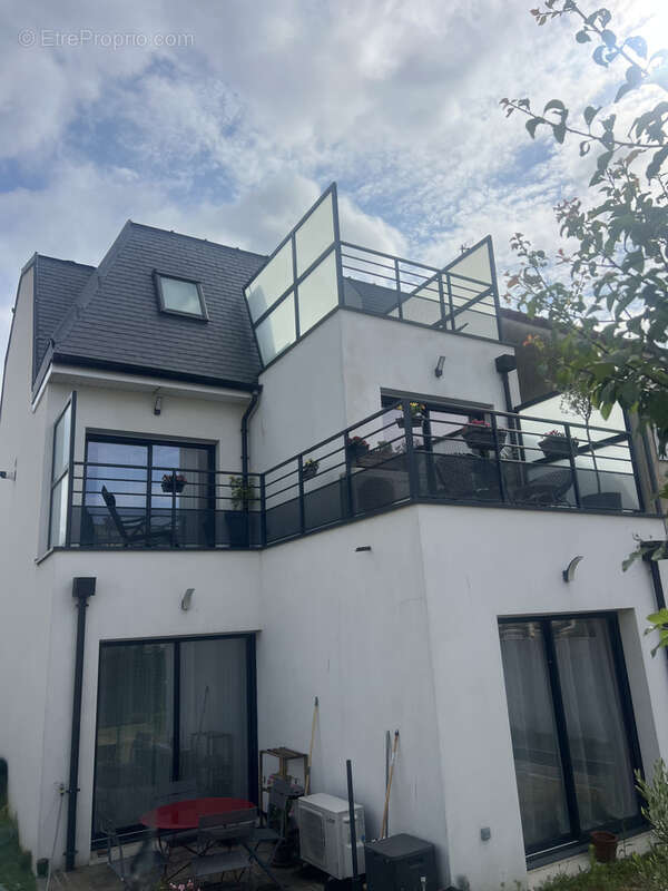 Appartement à SARTROUVILLE