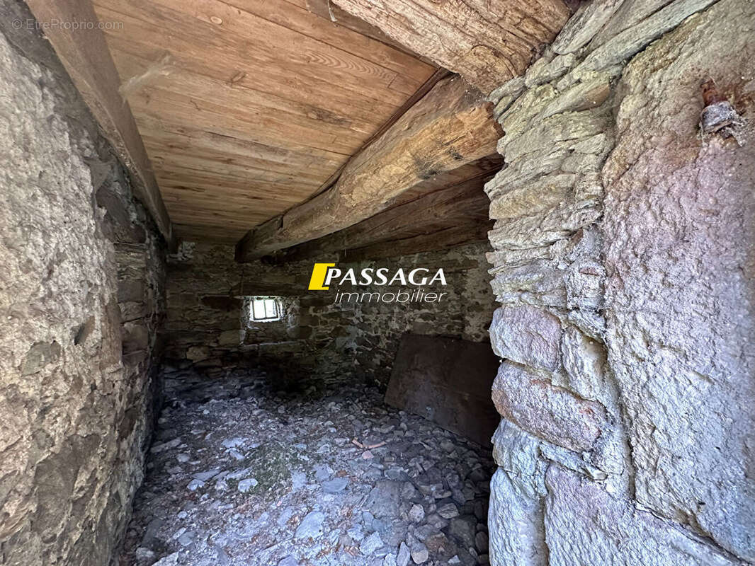 Maison à VEZINS-DE-LEVEZOU