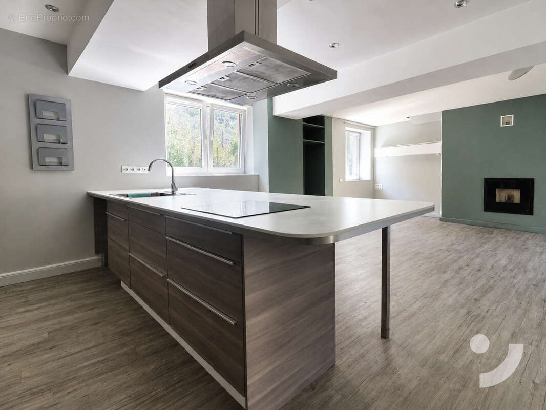 Maison 130 m2 avec 3 chambres, extérieur et garage à Romery - photo 2