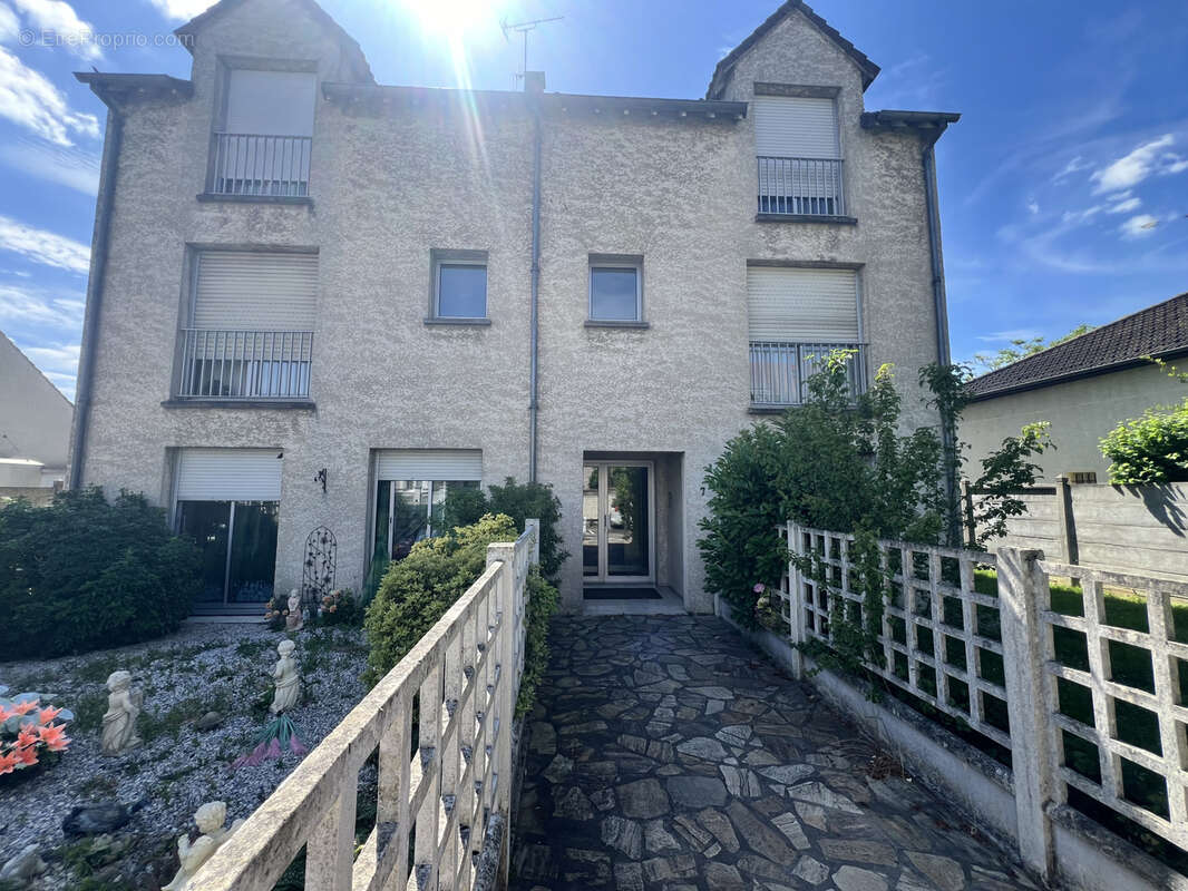 Appartement à CHILLY-MAZARIN
