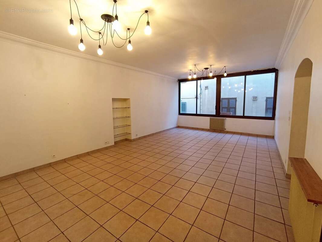 Appartement à SAINT-LAURENT-DU-VAR