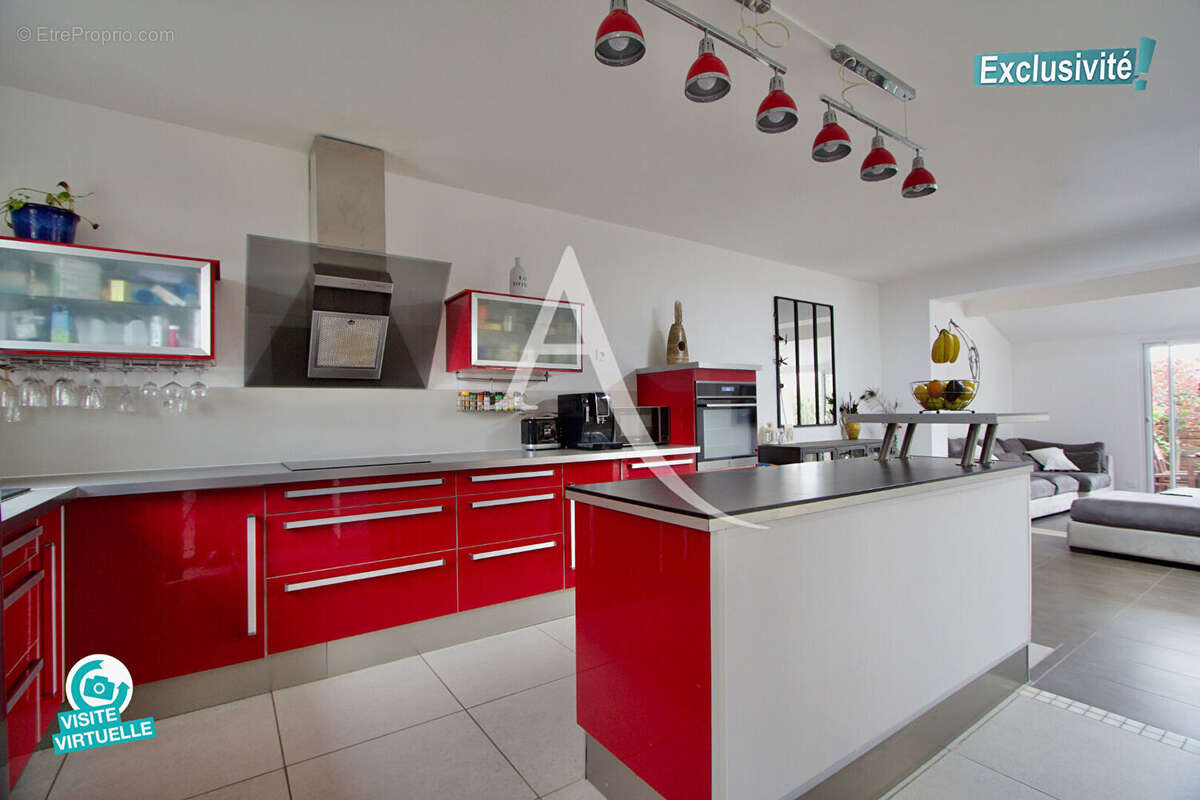 Maison à VIC-LA-GARDIOLE