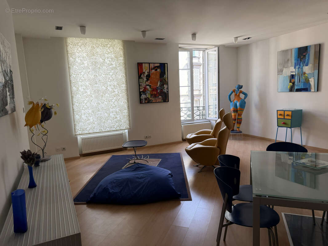 Clermont Hyper centre rue Blatin T2 de 57 m2 refait neuf, magnifique 1 chambre 184900€ FAI - photo 4