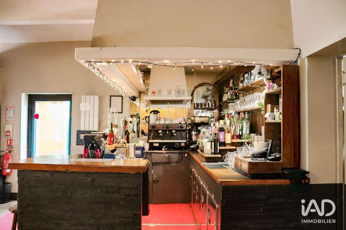 Photo 2 - Commerce à MORNAS