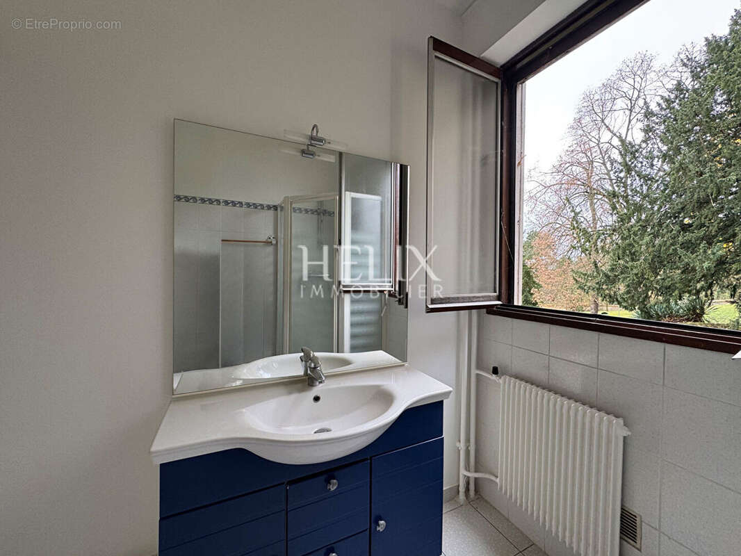 Appartement à LE MESNIL-LE-ROI